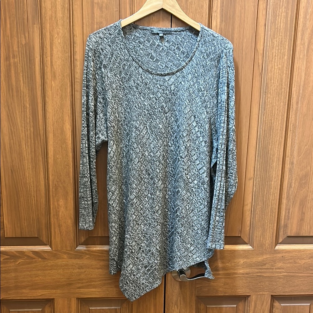 89th & Madison Gray Patterned asymmetrical Women's Top size 2X